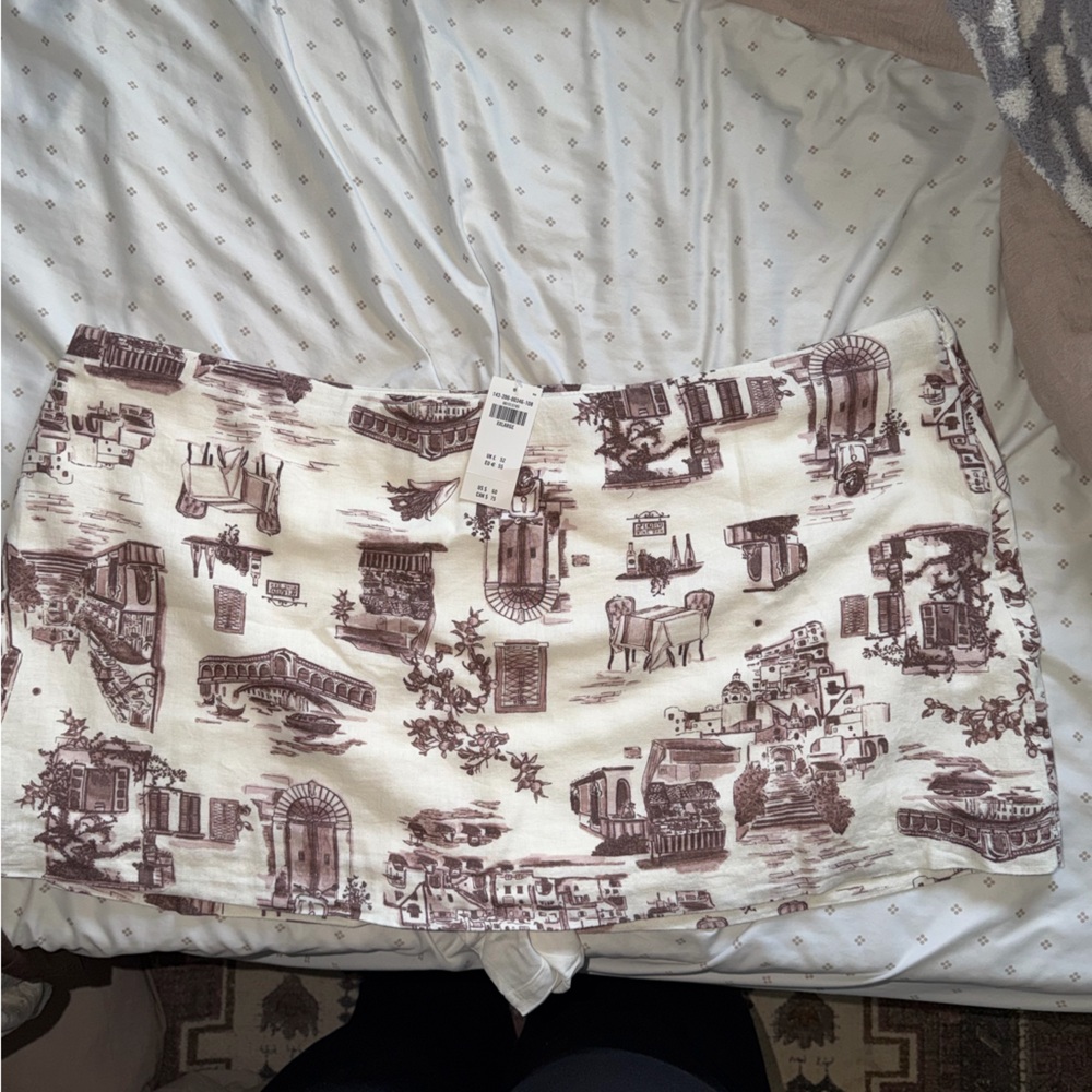 Abercrombie & Fitch Cream Mini Skirt with Brown Scenic Print